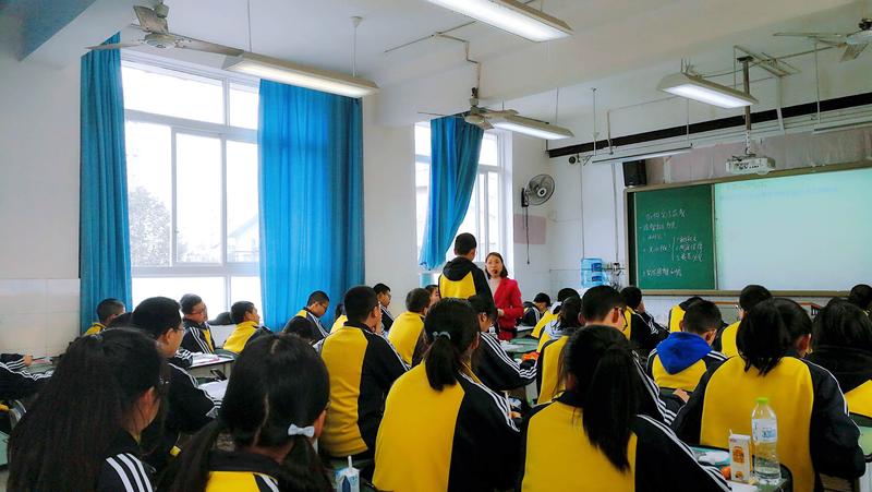 2学生回答问题_副本.jpg