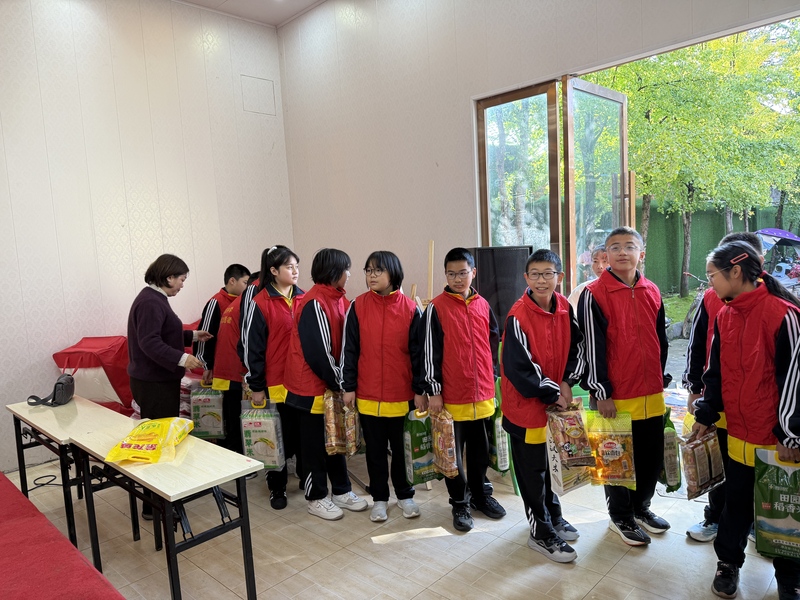 简报照片1.jpg
